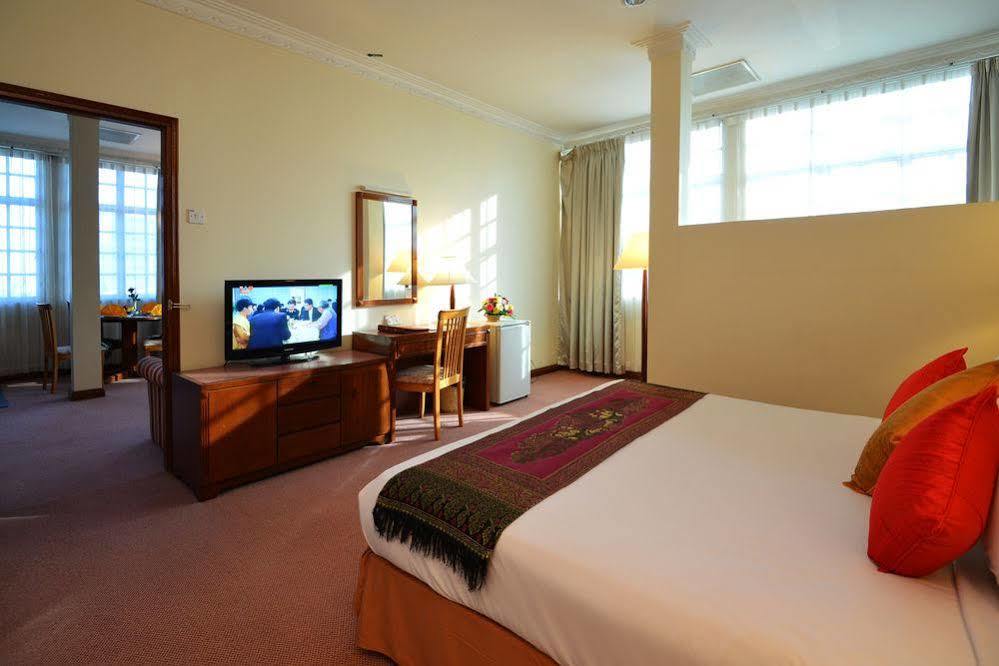 Holiday Villa Hotel City Centre Phnom Pen Exterior foto